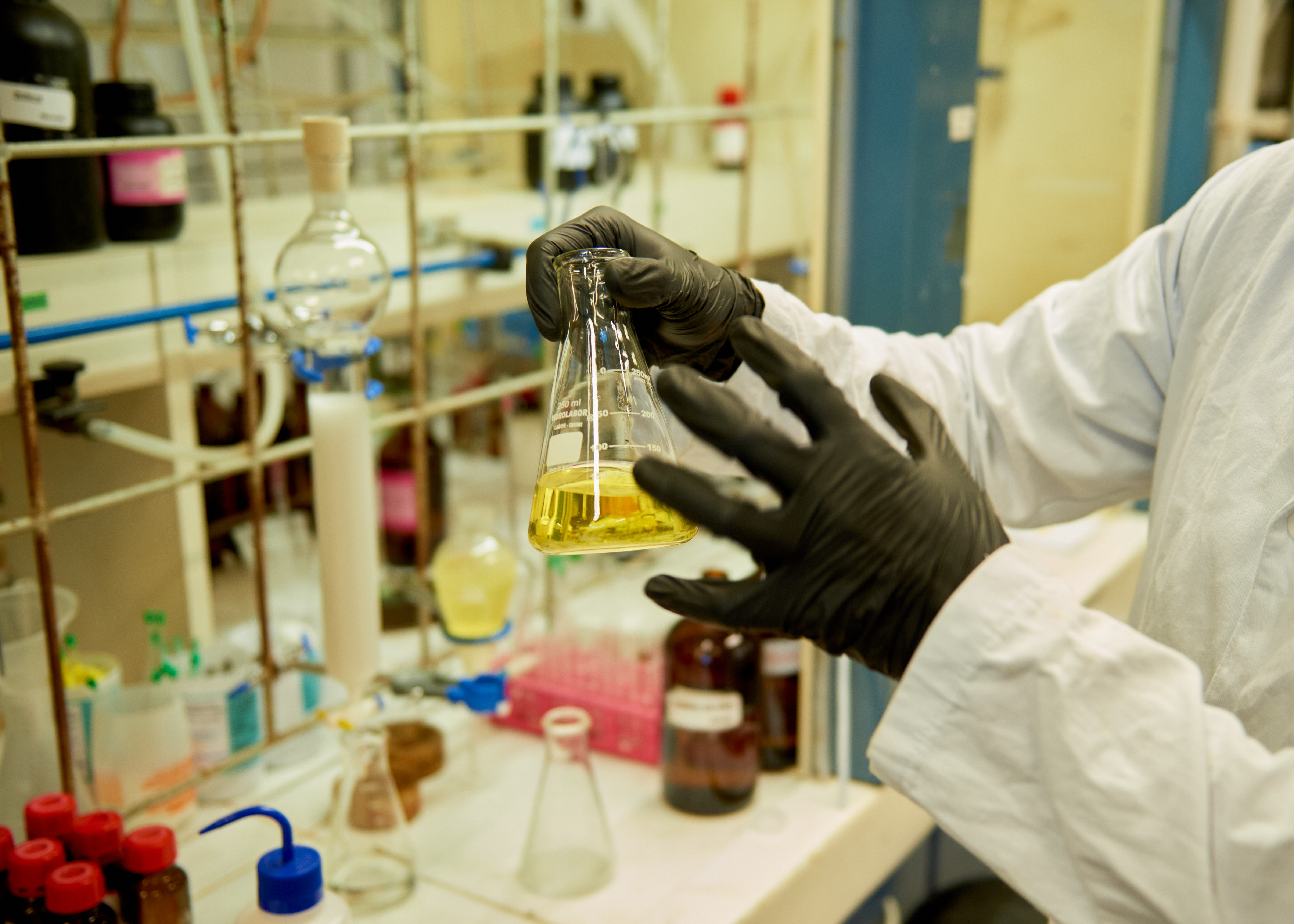 シャーガス病を対象とした国内3大学との新薬候補化合物探索