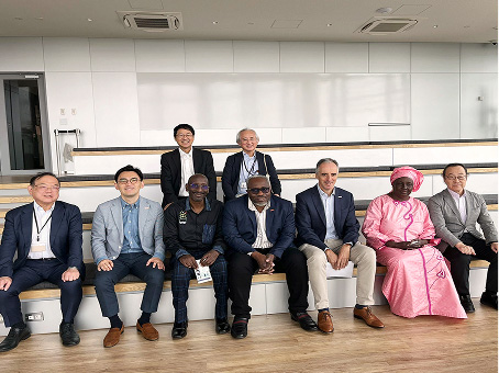 大阪大学 金田安史特任教授、菊池章特任教授、坂田恒昭特任教授と